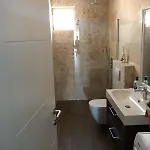 Sunny Escape Apartment *