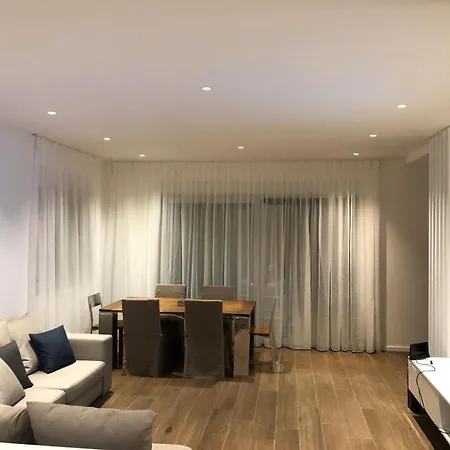 Sunny Escape Apartment *