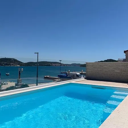 Sunny Escape * Betina (Sibenik-Knin)