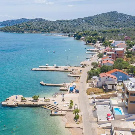 Sunny Escape * Betina (Sibenik-Knin)