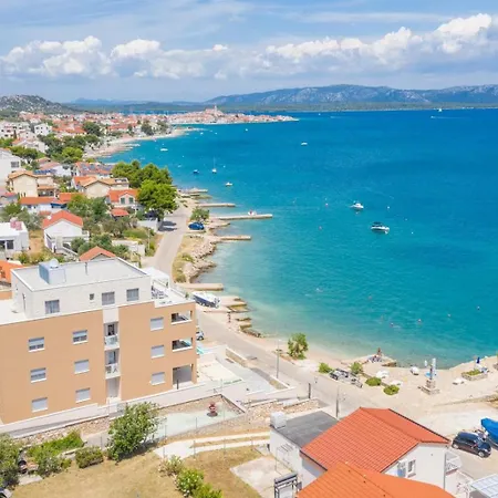 Sunny Escape * Betina