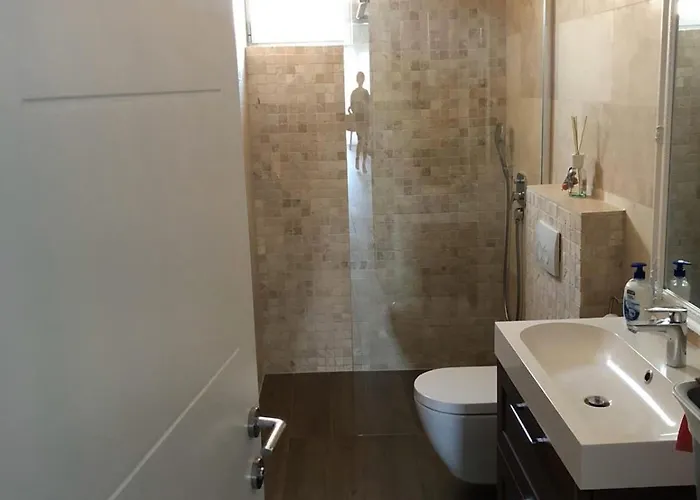 Sunny Escape Apartment *